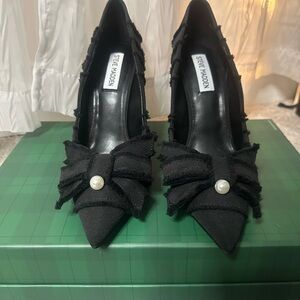 Steve Madden Black Pointed-Toe Bow Pumps with Pearl Accent - Never been worn